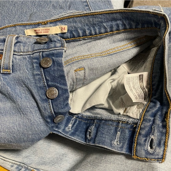 Levi's Wedgie Straight Jeans - Picture 4 of 6